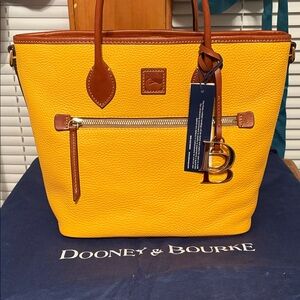 EUC Dooney & Bourke Dandelion Handle Tote